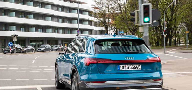 concesionario audi vigo, traffic light